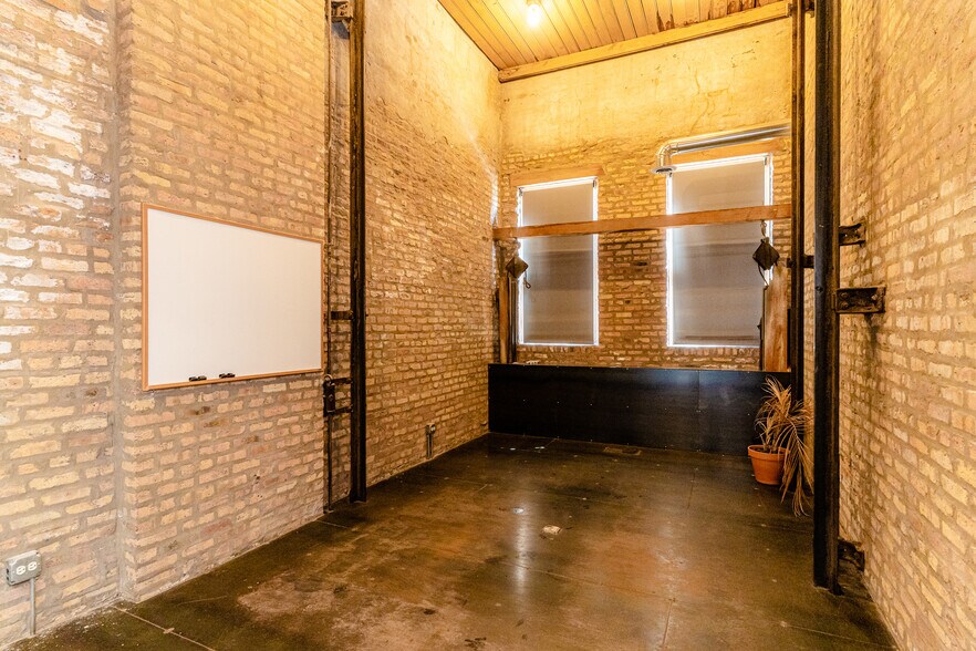 More Photos Of 1658 N Ada St, Chicago Loft Creative Space For Lease