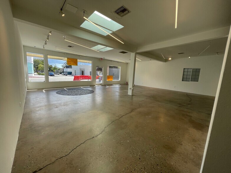 More Photos Of 8425 Melrose Ave, West Hollywood Storefront For Lease