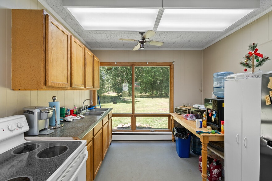 More Photos Of 7000 Manchester Rd, Canal Fulton Office For Sale