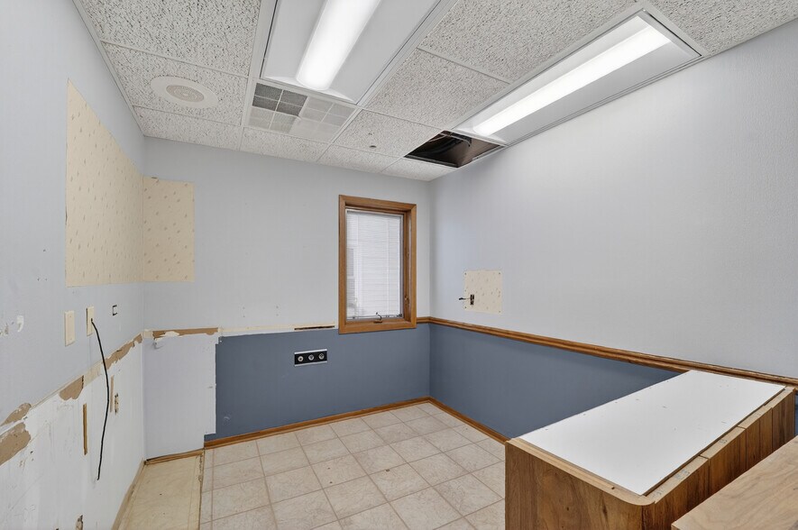 More Photos Of 533 S Main St, West Bend Office For Sale