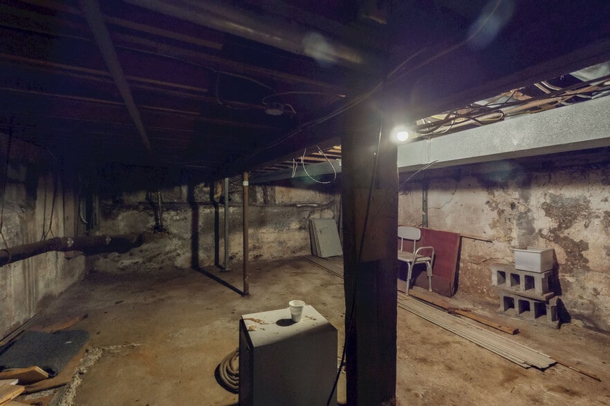 More Photos Of 1564 Becker St, Schenectady Storefront For Sale