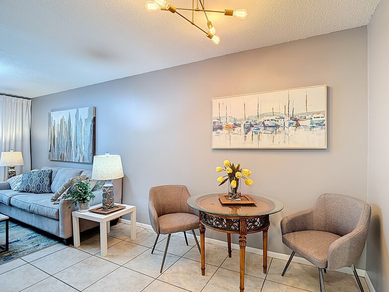 More Photos Of 139 SE Jefferson Cir N, Saint Petersburg Apartments For Sale