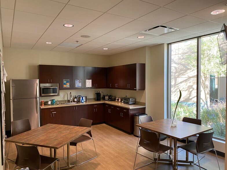 More Photos Of 368 E Vanderbilt Way, San Bernardino Office For Lease