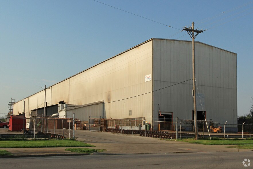 Primary Photo Of 3000 W Broadway, Louisville Manufacturing For Lease