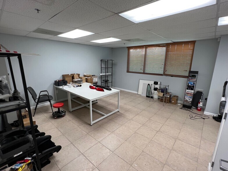 More Photos Of 5401 N Haverhill Rd, West Palm Beach Warehouse For Lease