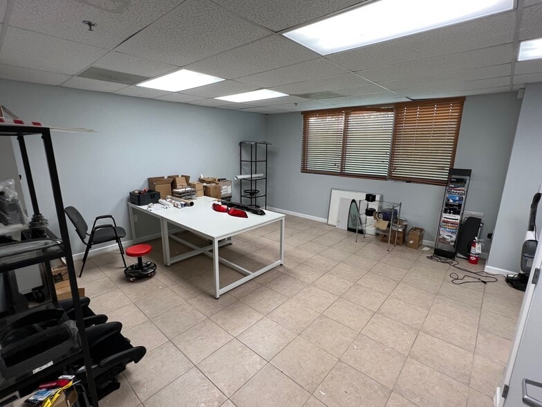 More Photos Of 5401 N Haverhill Rd, West Palm Beach Warehouse For Lease