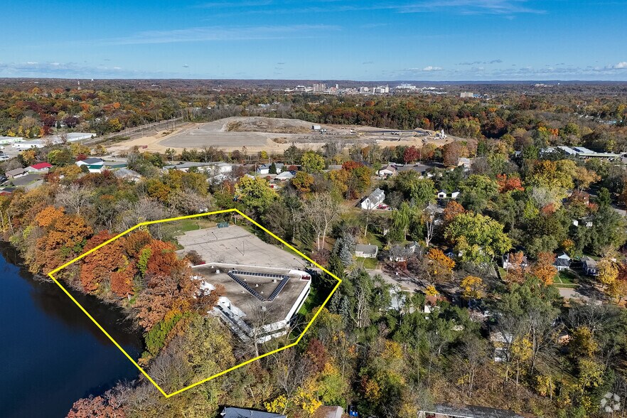 More Photos Of 600 Plastics Pl, Kalamazoo Office For Sale