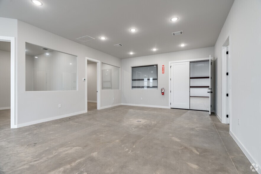 More Photos Of 4620 US 377 Hwy, Aubrey Unknown For Lease