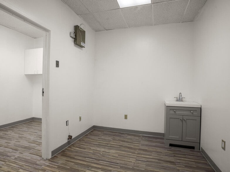 More Photos Of 3180 Main St, Bridgeport Medical For Lease