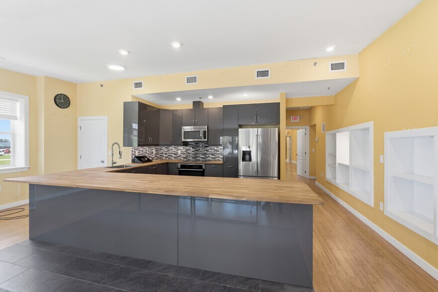 More Photos Of 8600 Airport Blvd, Leesburg Airplane Hangar For Sale