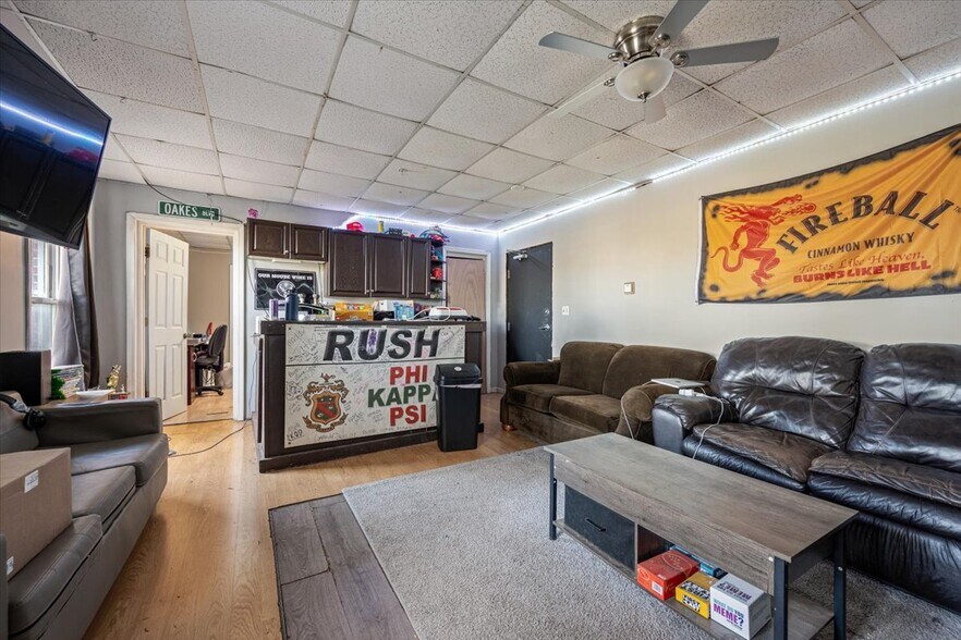 More Photos Of 1020 W Hillcrest Dr, Dekalb Sorority Fraternity House For Sale