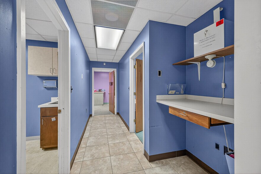 More Photos Of 1500 N Pace Blvd, Pensacola Freestanding For Sale