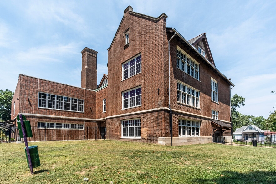 More Photos Of 7135 Canterbury Ave, Saint Louis Apartments For Sale