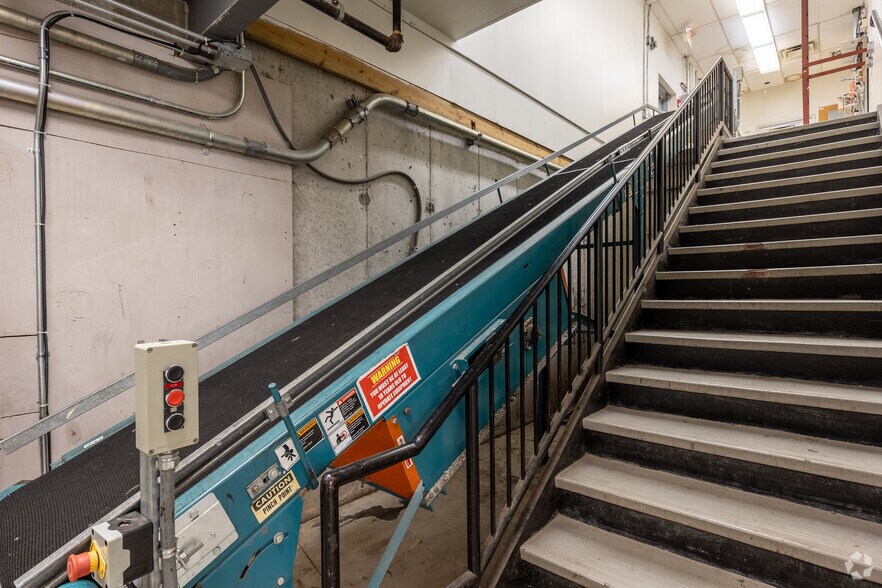 More Photos Of 44 W Allendale Ave, Allendale Freestanding For Sale