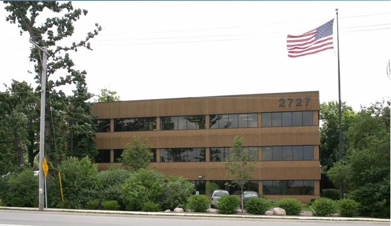More Photos Of 2727 N Grandview Blvd, Waukesha Office For Sale