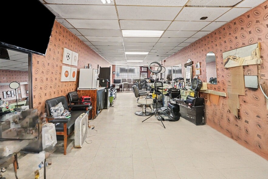 More Photos Of 450 Flat Shoals Ave, Atlanta Storefront For Sale