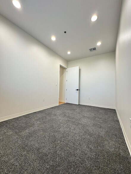 More Photos Of 1400 N Coit Rd, McKinney Unknown For Lease