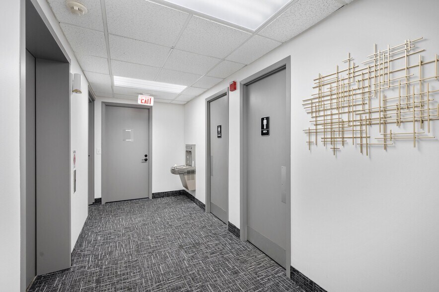 More Photos Of 2817 S Anthony Ln, Saint Anthony Office For Lease