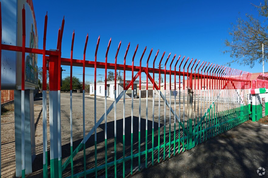 More Photos Of 4626 S 6th Ave, Tucson Auto Dealership For Sale
