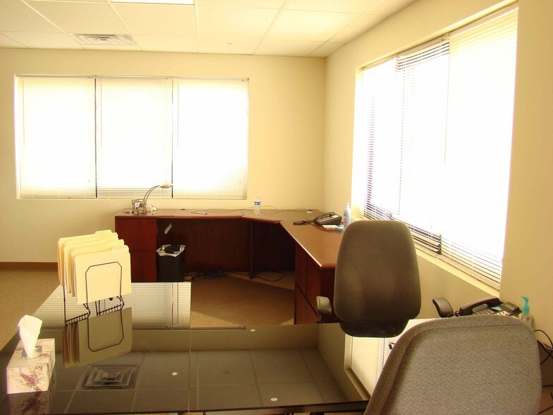 More Photos Of 685 S Arthur Ave, Louisville Light Manufacturing For Lease