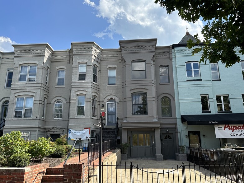 Primary Photo Of 303 Massachusetts Ave NE, Washington Office For Sale