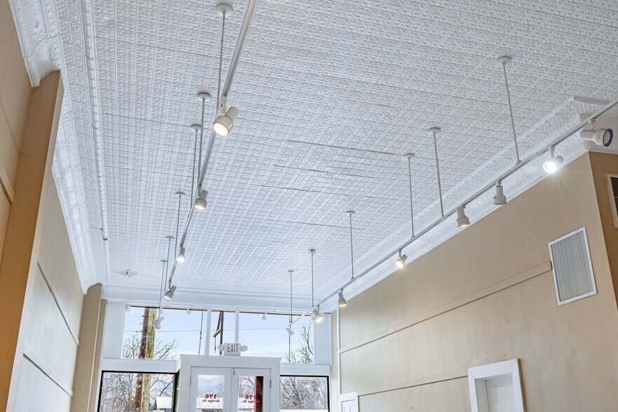 More Photos Of 24 #3 South Andrews Ave, Hot Springs Office For Sale