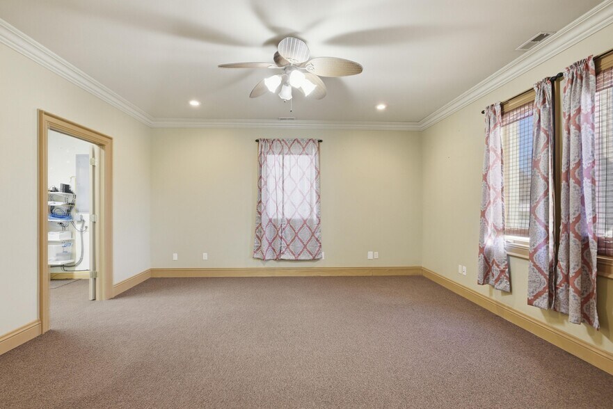 More Photos Of 2307 Missouri Ave, Carthage Light Distribution For Sale