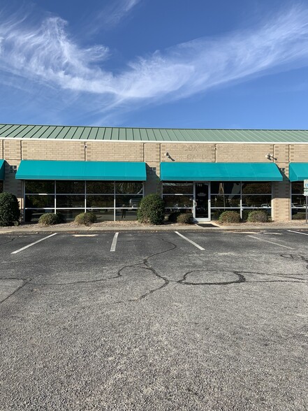 Primary Photo Of 702 Wh Smith Blvd, Greenville Medical For Lease