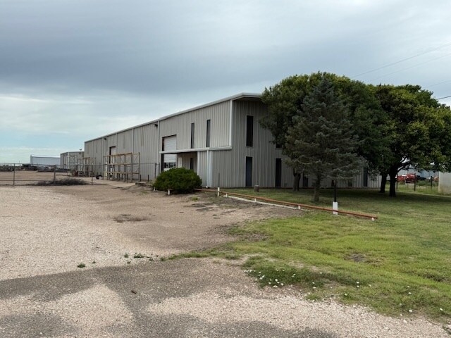 More Photos Of 112 Western St, Pampa Manufacturing For Lease