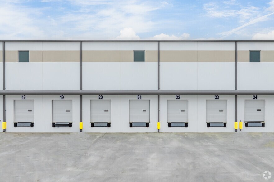 More Photos Of 115 Parkway Dr, Rincon Unknown For Lease