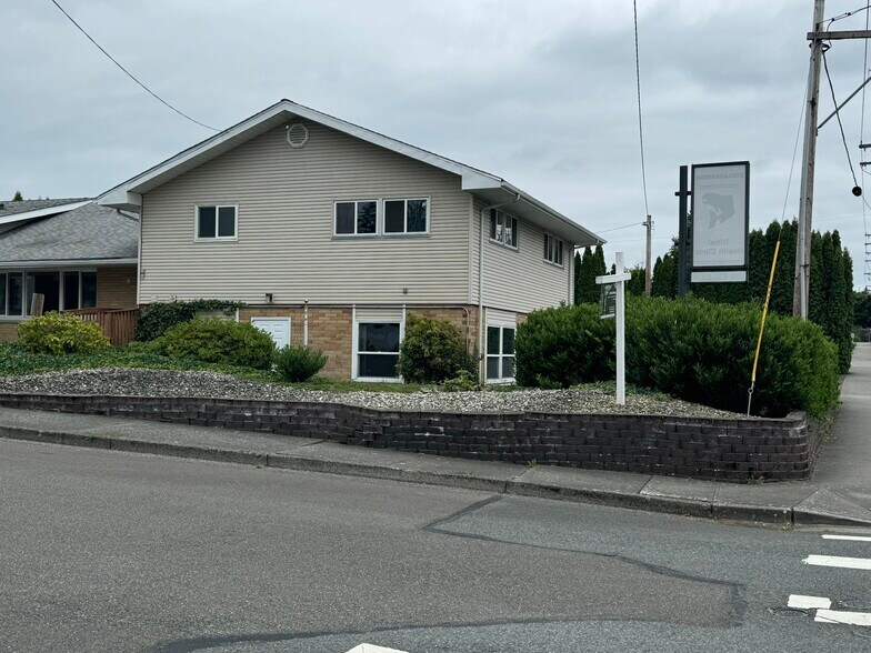 More Photos Of 902 E Maple St, Arlington Medical For Sale