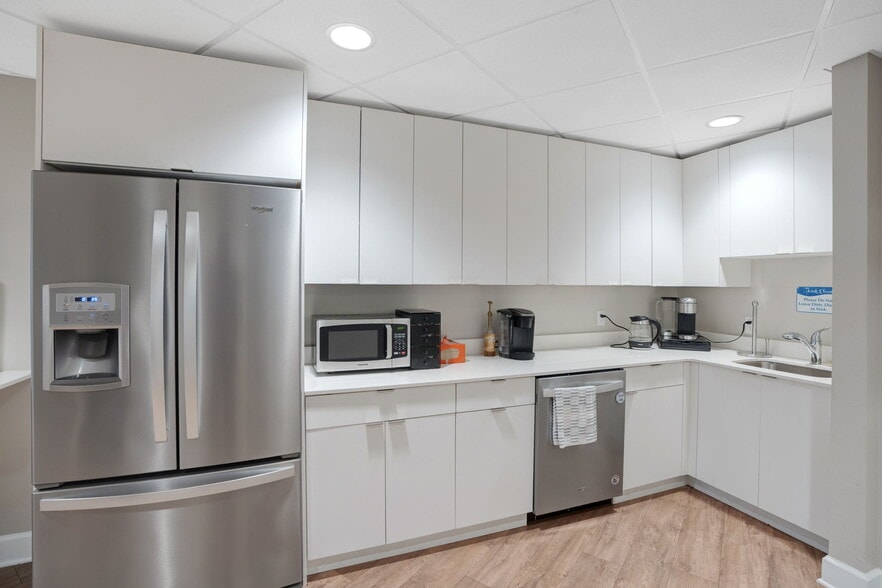 More Photos Of 1505 Tamiami Trl S, Venice Medical For Sale