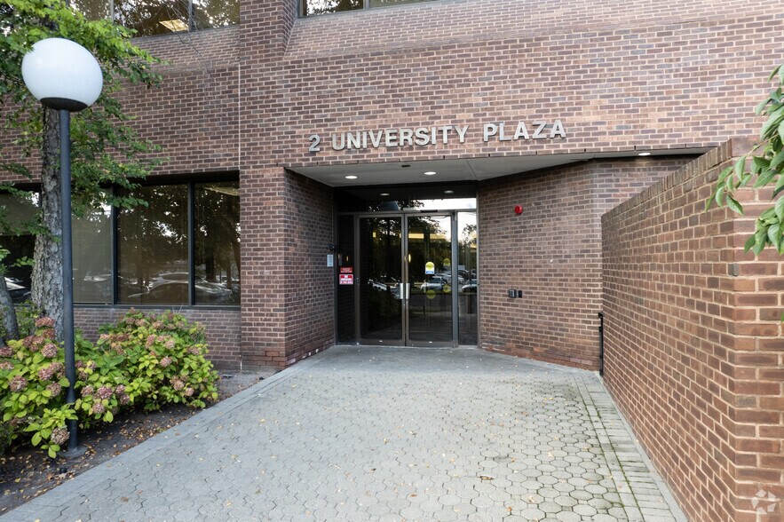 More Photos Of 2 University Plz, Hackensack Office For Lease