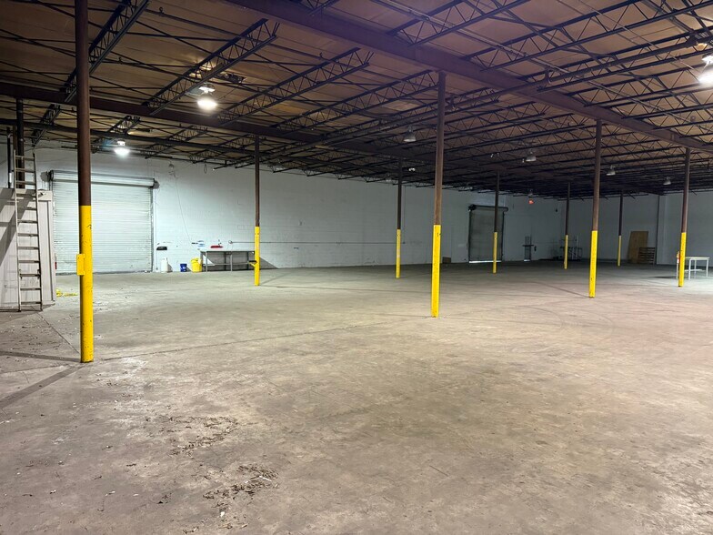 More Photos Of 210 NW 13th St, Ocala Warehouse For Lease