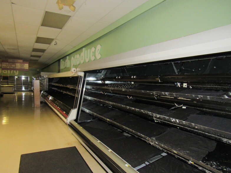 More Photos Of 275 Laing St, Redgranite Supermarket For Lease