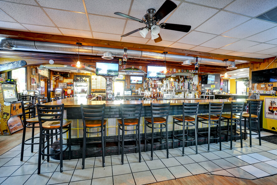 More Photos Of 36 Railroad St, Linfield Restaurant For Sale