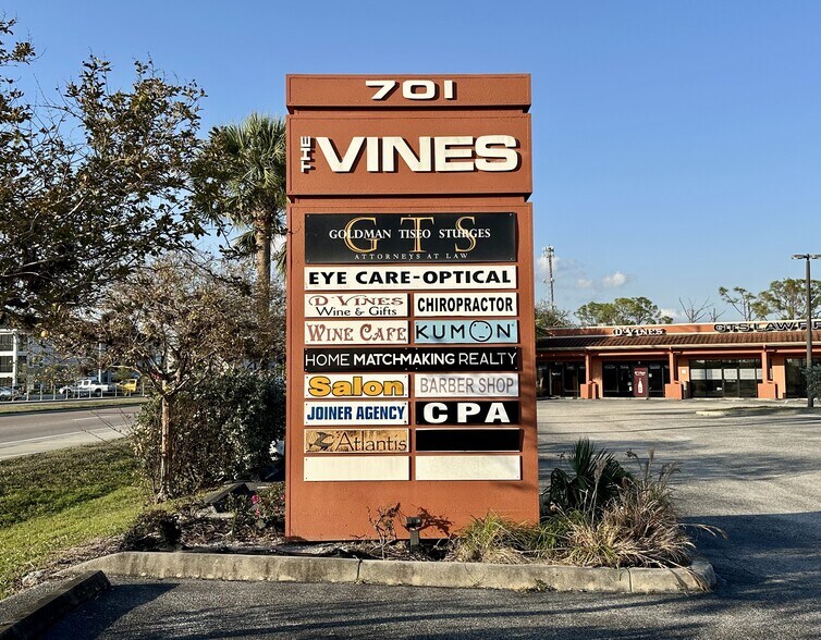 More Photos Of 701 JC Center Ct, Port Charlotte Storefront Retail Office For Lease