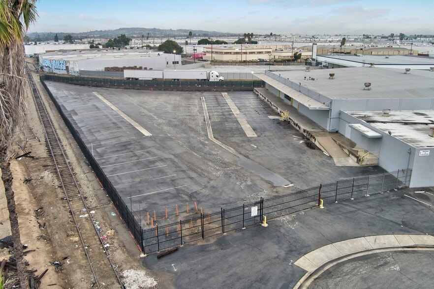 More Photos Of 6303 Corsair St, Commerce Warehouse For Lease