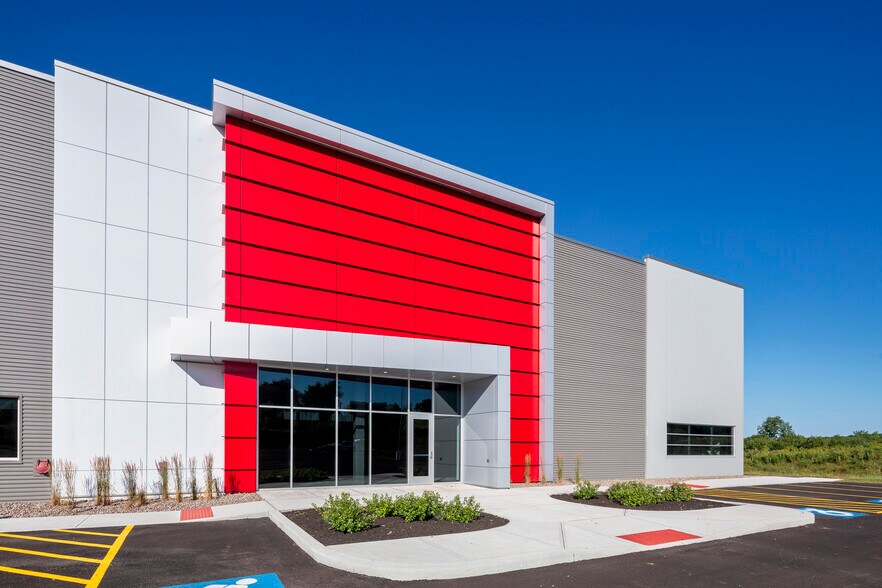 More Photos Of 2049 Wafer Loop Rd, Marcy Flex For Sale