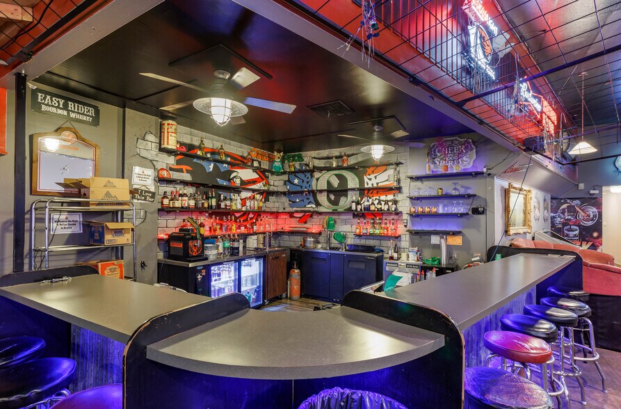 More Photos Of 149 E Main St, Hermiston Bar For Lease