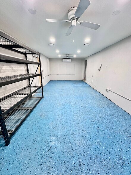 More Photos Of 9402 N 3rd Ave, Phoenix Warehouse For Lease