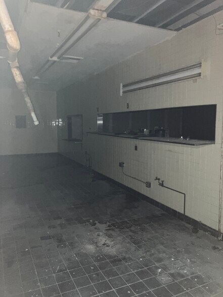 More Photos Of 6001 Woodland Hwy, New Orleans Self Storage For Lease