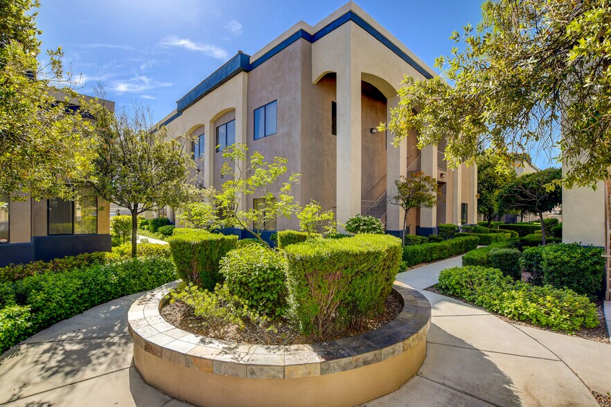 More Photos Of 8867 W Flamingo Rd, Las Vegas Office For Sale