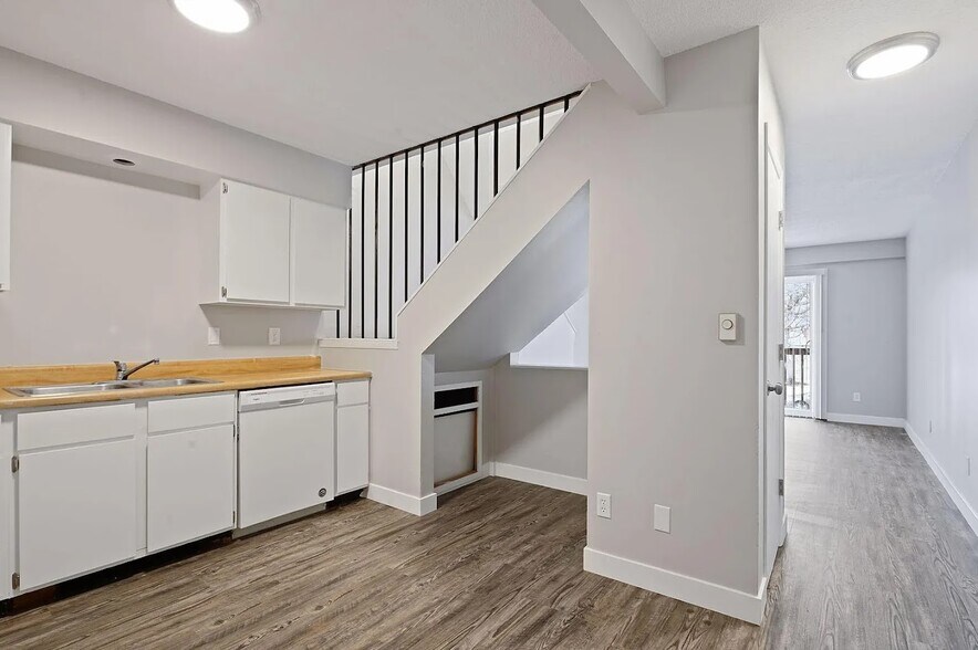 More Photos Of 924 21st Ave S, Minneapolis Apartments For Sale