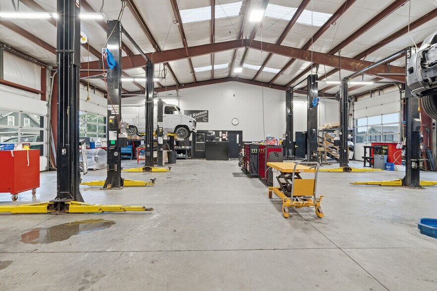 More Photos Of 1097 Eddie Dowling Hwy, North Smithfield Service Station For Sale