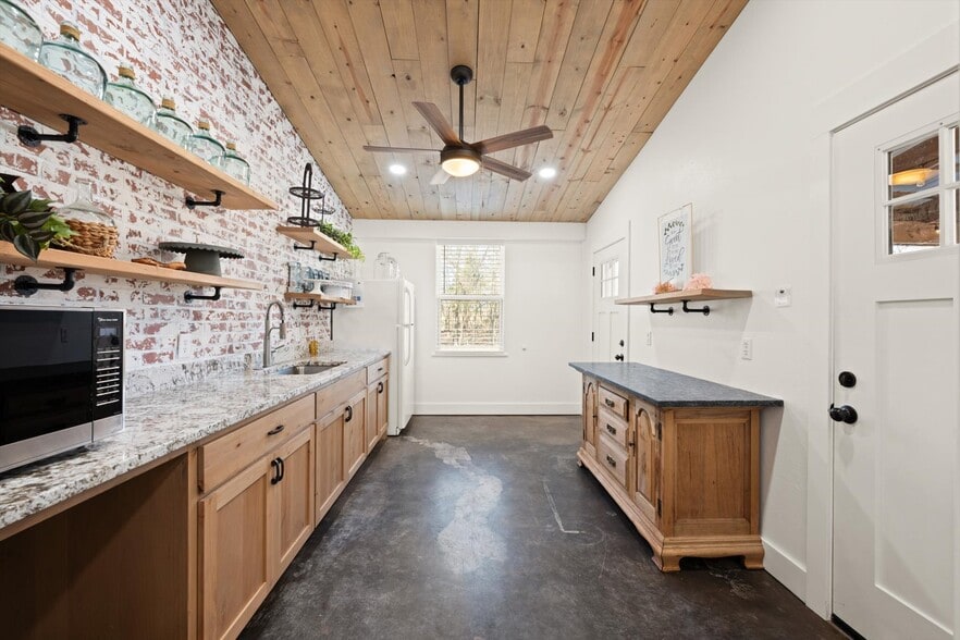 More Photos Of 18186 State Highway 74B, Washington Specialty For Sale