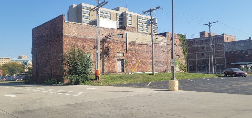 More Photos Of 507 4th St, Springfield Self Storage For Sale