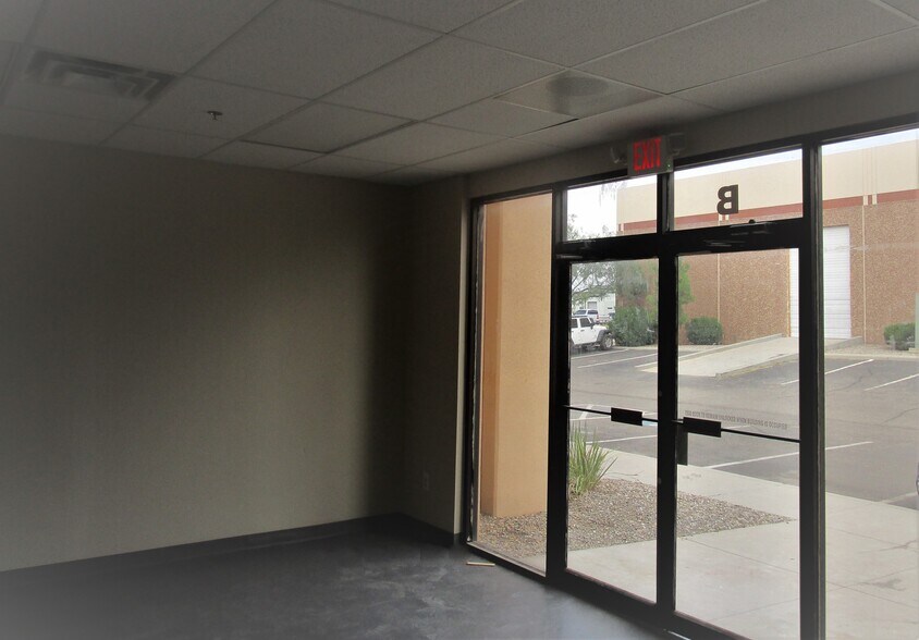 More Photos Of 11540 Pellicano Dr, El Paso Manufacturing For Lease