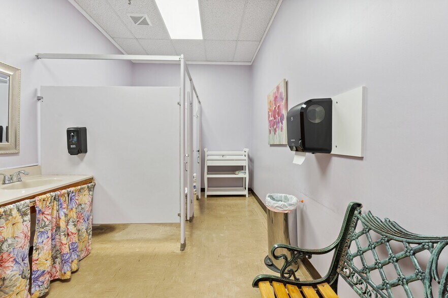 More Photos Of 646 Daniel Webster Hwy, Merrimack Specialty For Lease