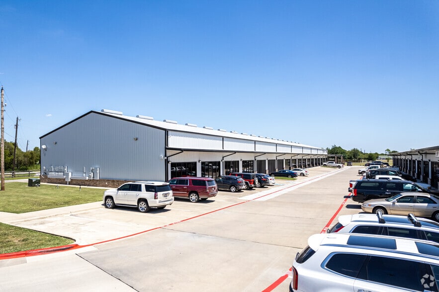 More Photos Of 2126 Hamilton Rd, Argyle Light Distribution For Lease